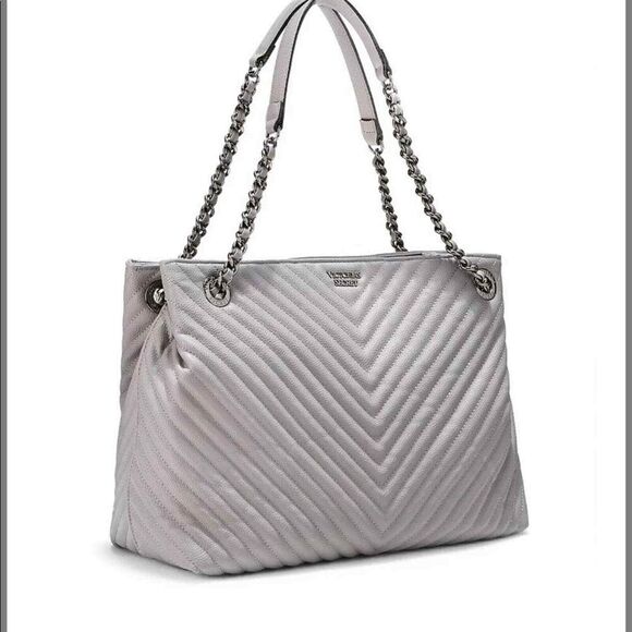 Victoria’s Secret Pebbled V-Quilt Shoulder Tote - Picture 1 of 3